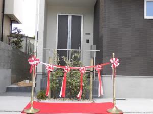 夏日のような暑さの中