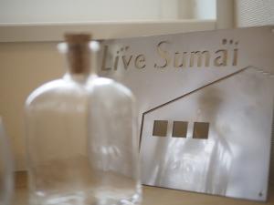 賑わう街で…。