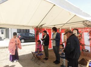 初夏みたいな天気の中。