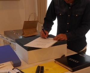 めったにしない指輪を。