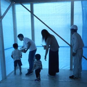 今日は探検の日。