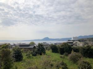 海を眺めるsumai。お礼