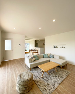 茶の間でくつろぐ、平屋のsumai。お礼。