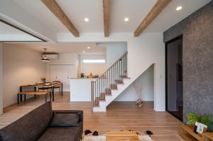 すぐ側にいる距離で。