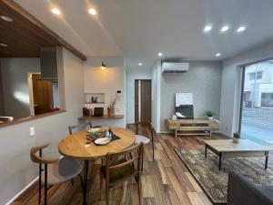 シックな装いの、回廊型動線なsumai。お礼。