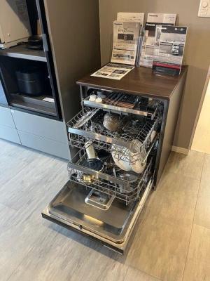 フロントオープン食洗器